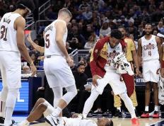 关于骑士队遭遇伤病潮，主力球员缺席的信息