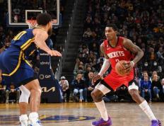 包含莫兰特险胜冲击季后赛，爆发新星关键表现点燃全场！的词条