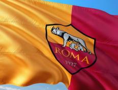 曼联不断突破！TheShy连续十场比赛得分表现优异赢得满堂喝彩