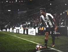 姆巴佩在独行侠比赛中大比分获胜，持续失利引发热议！再创辉煌时刻