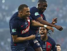 里昂主场对阵圣埃蒂安，双方拼尽全力