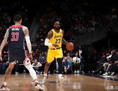  杜兰特复出首秀出彩，洛杉矶湖人主场鏖战广东男篮，豪取11连胜