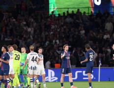 包含法甲首回合爆出冷门！热刺险胜巴塞罗那，争冠形势突变的词条